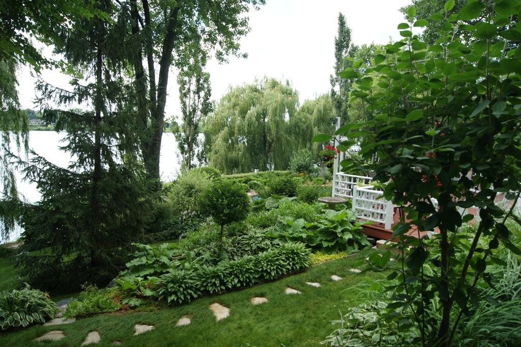 La Belle Aux Berges Bed & Breakfast Saint-Denis-sur-Richelieu Exterior photo