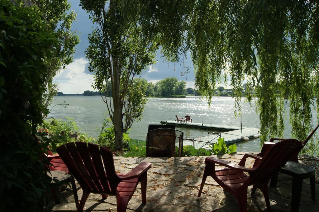 La Belle Aux Berges Bed & Breakfast Saint-Denis-sur-Richelieu Exterior photo