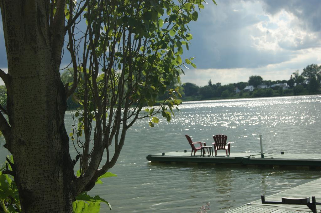 La Belle Aux Berges Bed & Breakfast Saint-Denis-sur-Richelieu Exterior photo