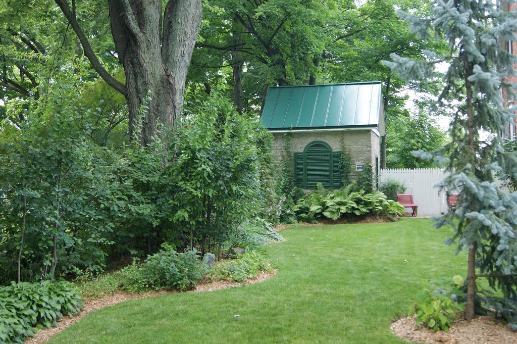 La Belle Aux Berges Bed & Breakfast Saint-Denis-sur-Richelieu Exterior photo